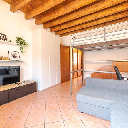 Guest Planet - Rosso Milano Apartment - Navigli Area Bagian luar foto