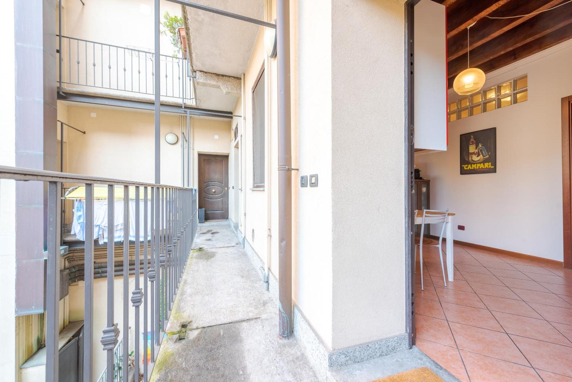 Guest Planet - Rosso Milano Apartment - Navigli Area Bagian luar foto