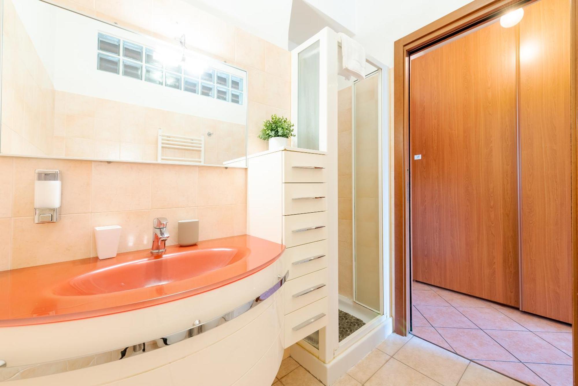 Guest Planet - Rosso Milano Apartment - Navigli Area Bagian luar foto